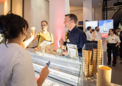Science Night 2026 - Eisstand mit QUARKS